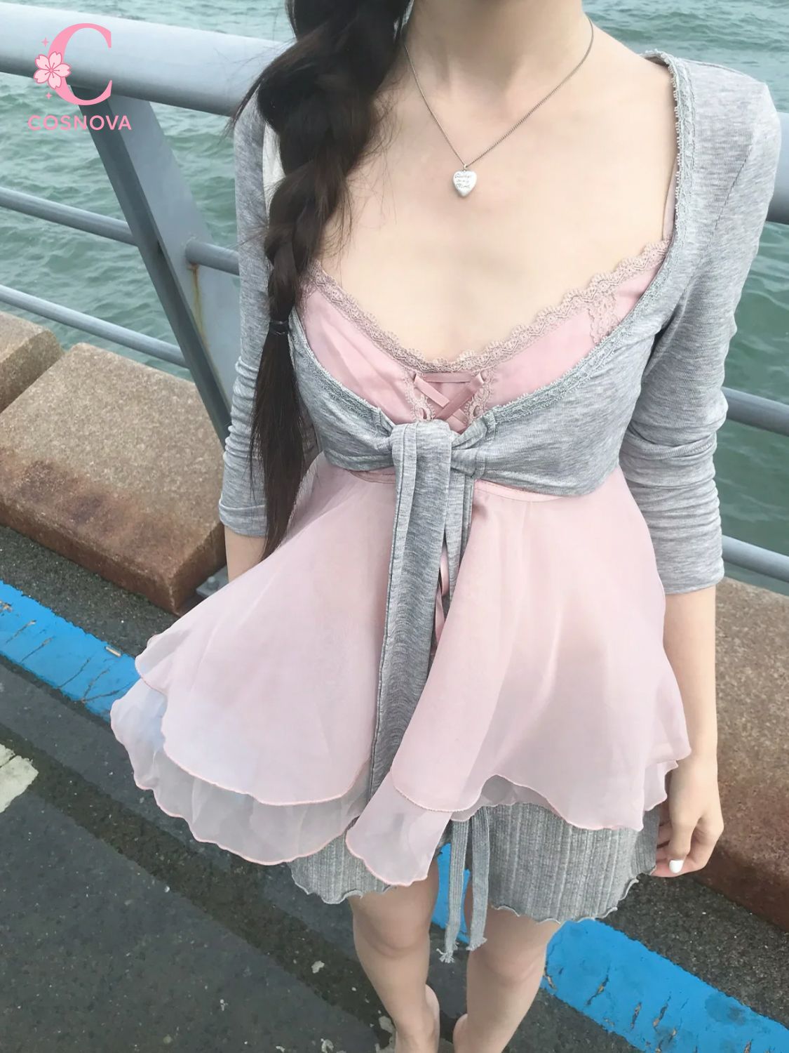 Elastic Lace Trim - 韓国風、夏らしい3点セット。女性用、レーストリムのキャミソールワンピース、クロップド丈のカーディガン、ハイウエストのショートパンツ、スリムフィットのミニドレス、カジュアルスタイル。